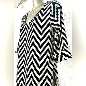 Woman V-neck 3/4 Sleeve Top.